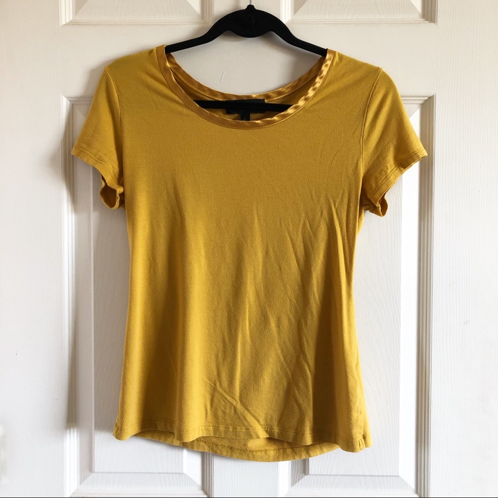 💛 Banana Republic Luxe Touch Yellow Top 💛